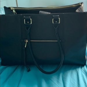BLACK MESSENGER BAG (PURSE)